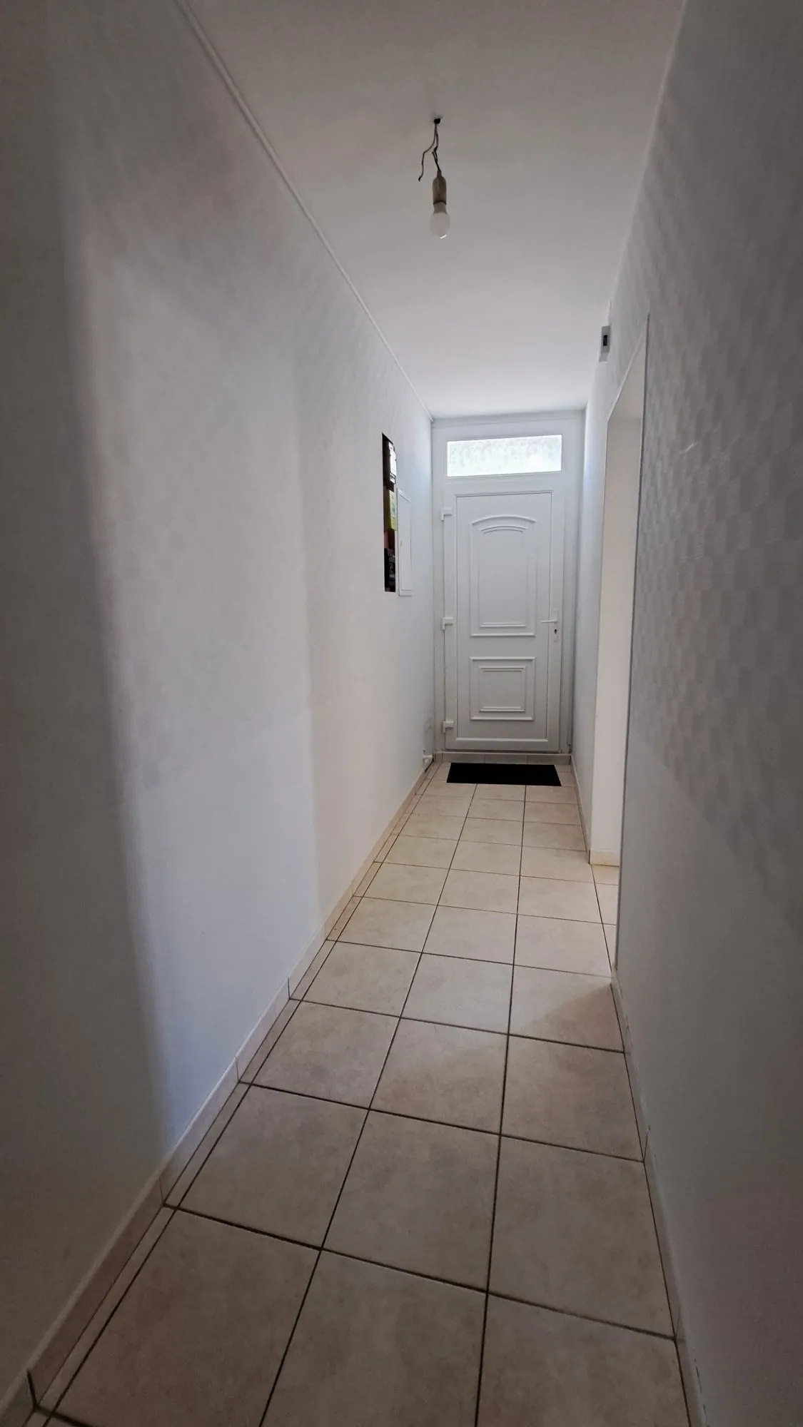 ENTREE RDC Charmante maison de ville rénovée avec véranda à Loudun 