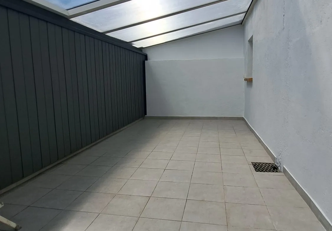 VERANDA Charmante maison de ville rénovée avec véranda à Loudun 