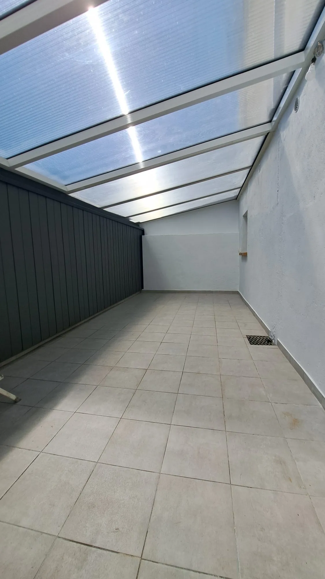 VERANDA Charmante maison de ville rénovée avec véranda à Loudun 