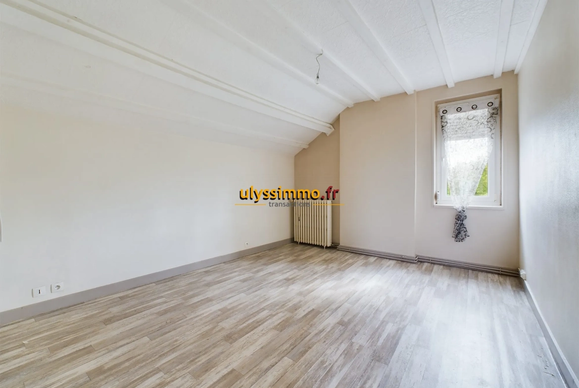 Chambre Maison à vendre à Roye avec 4 chambres et grand potentiel 