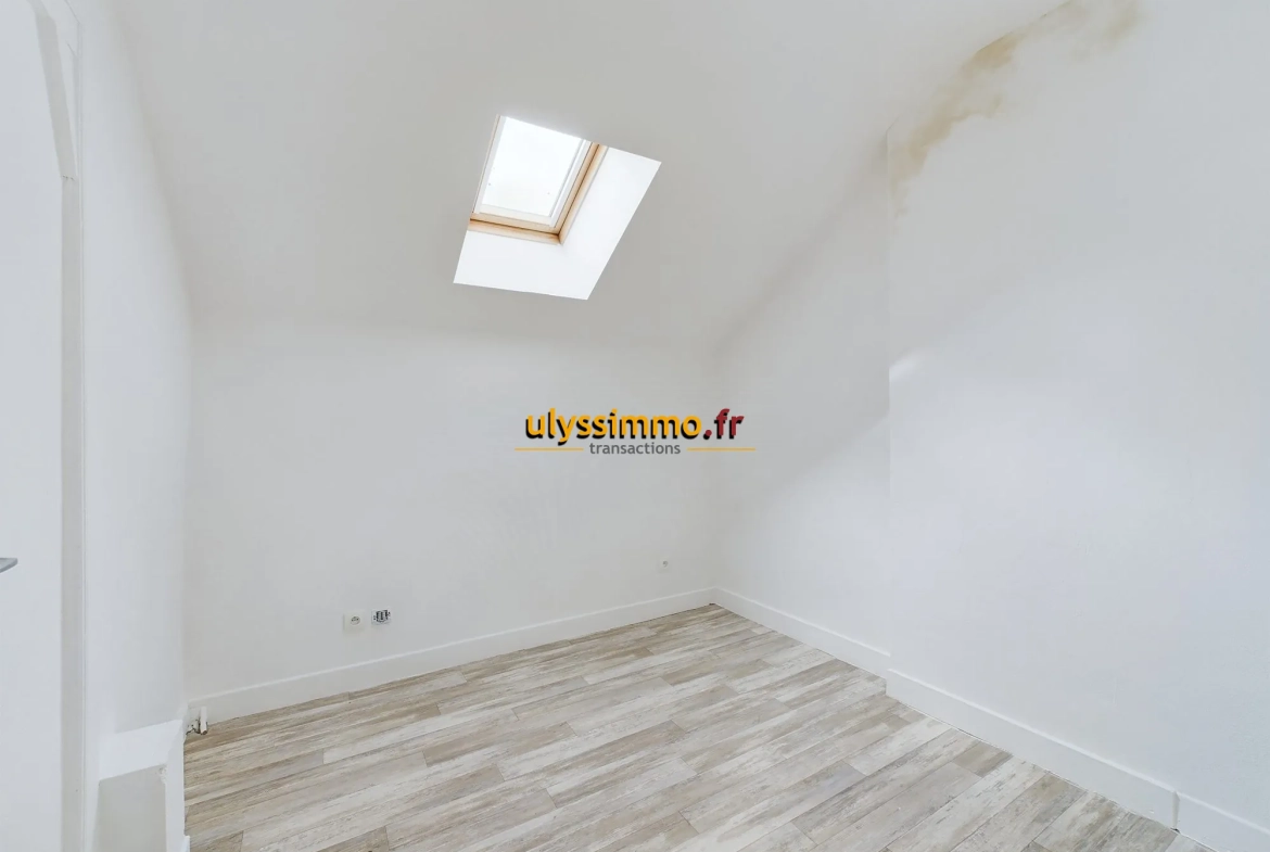 Chambre Maison à vendre à Roye avec 4 chambres et grand potentiel 