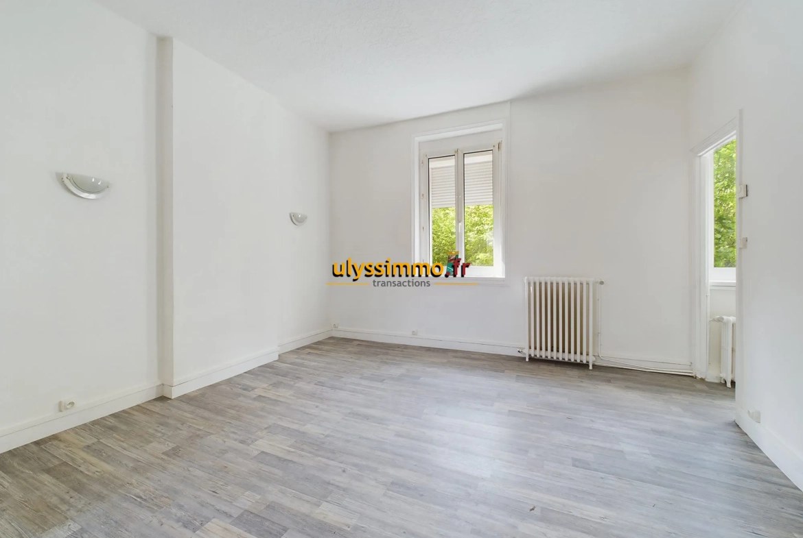 Chambre Maison à vendre à Roye avec 4 chambres et grand potentiel 