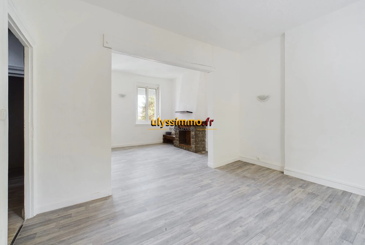 Séjour Maison à vendre à Roye avec 4 chambres et grand potentiel 