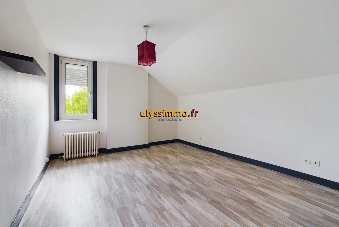 Chambre Maison à vendre à Roye avec 4 chambres et grand potentiel 