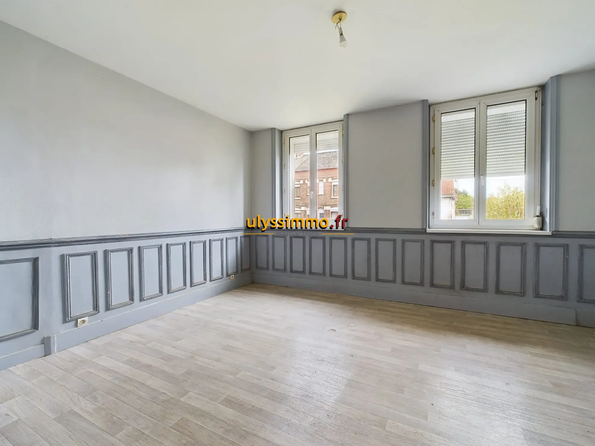 Pièce de vie Maison à vendre à Roye avec 4 chambres et grand potentiel 