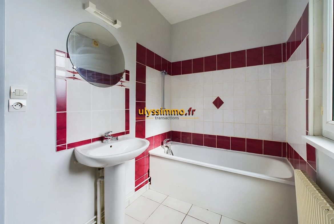 Salle de bain Maison à vendre à Roye avec 4 chambres et grand potentiel 