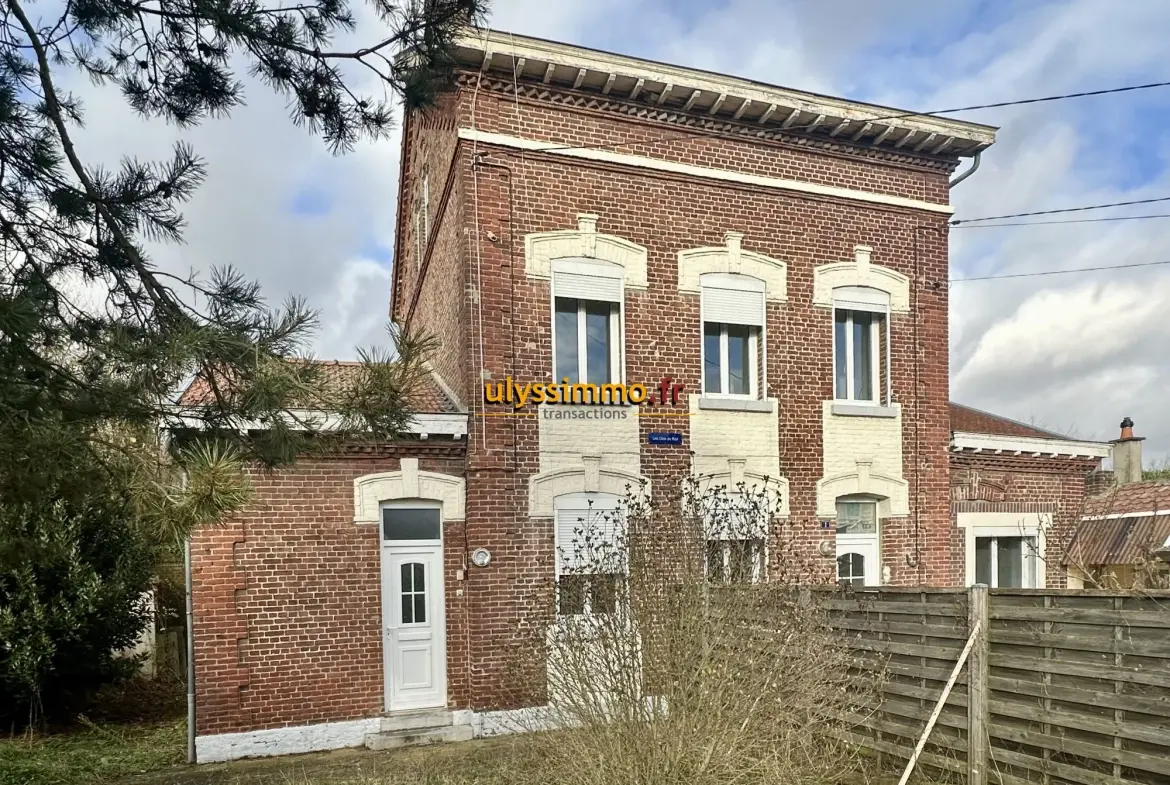 Maison Maison à vendre à Roye avec 4 chambres et grand potentiel 