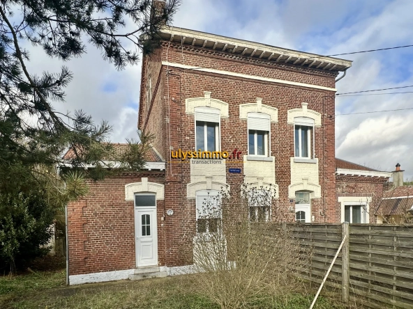 Maison Maison à vendre à Roye avec 4 chambres et grand potentiel