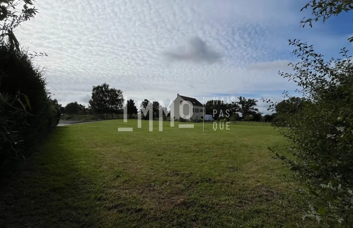Terrain constructible viabilisé à Savigny-sur-Braye de 1810 m² 