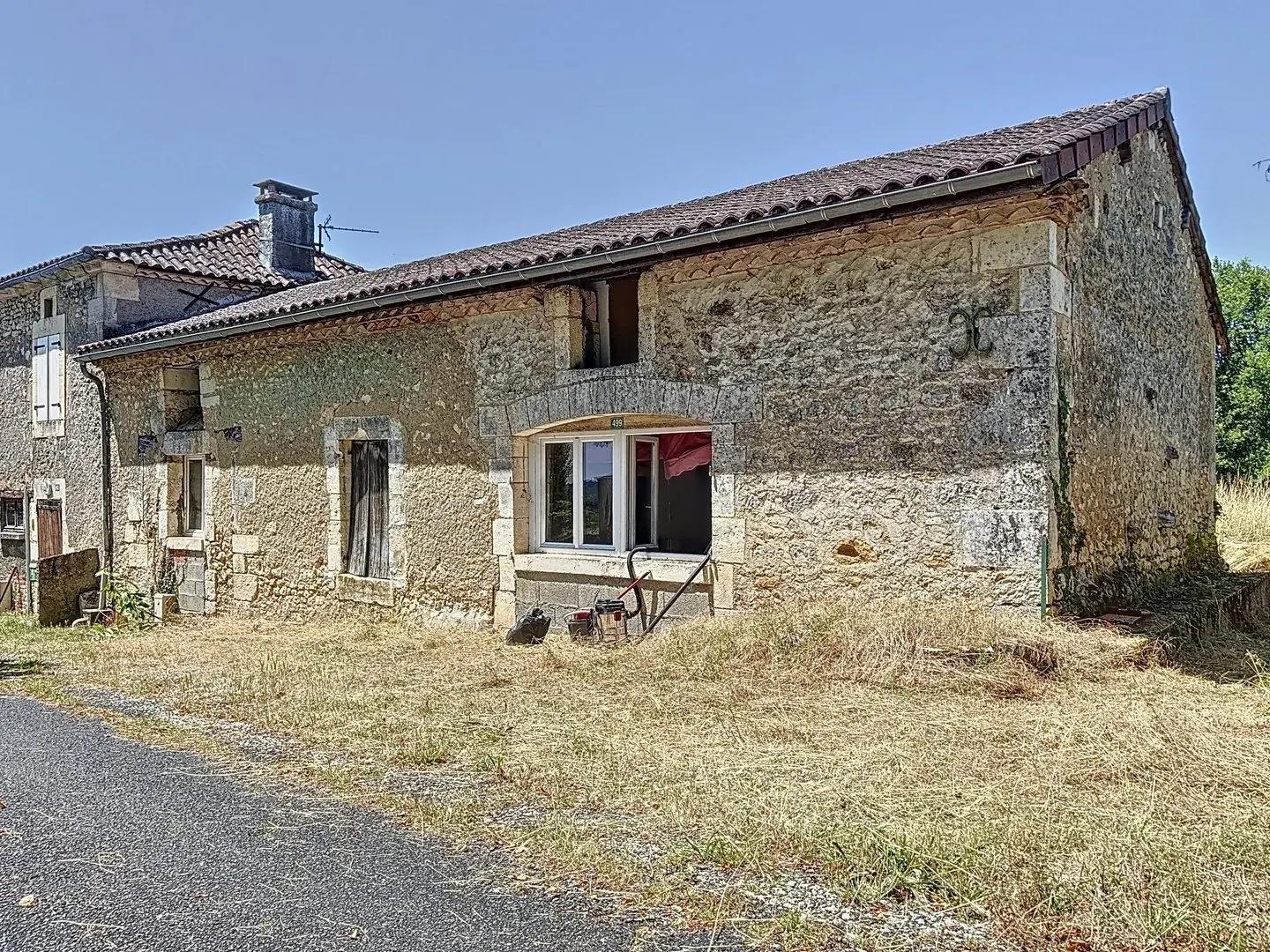 Maison en pierre à rénover à Négrondes, 1100 m² de terrain - Périgord Vert 