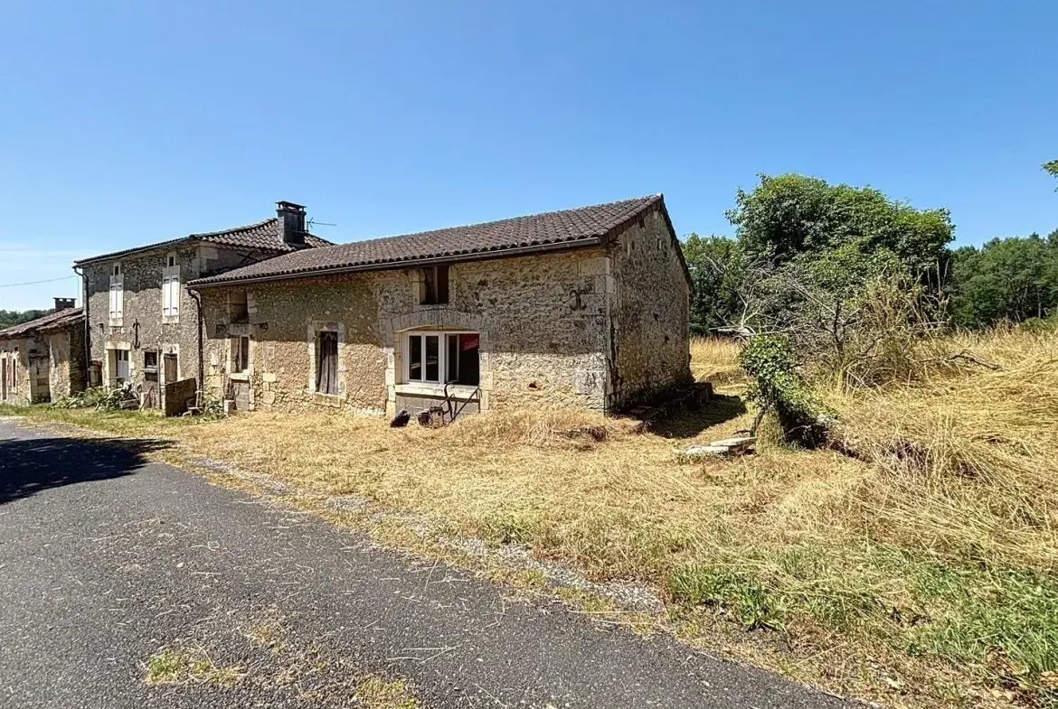 Maison en pierre à rénover à Négrondes, 1100 m² de terrain - Périgord Vert 