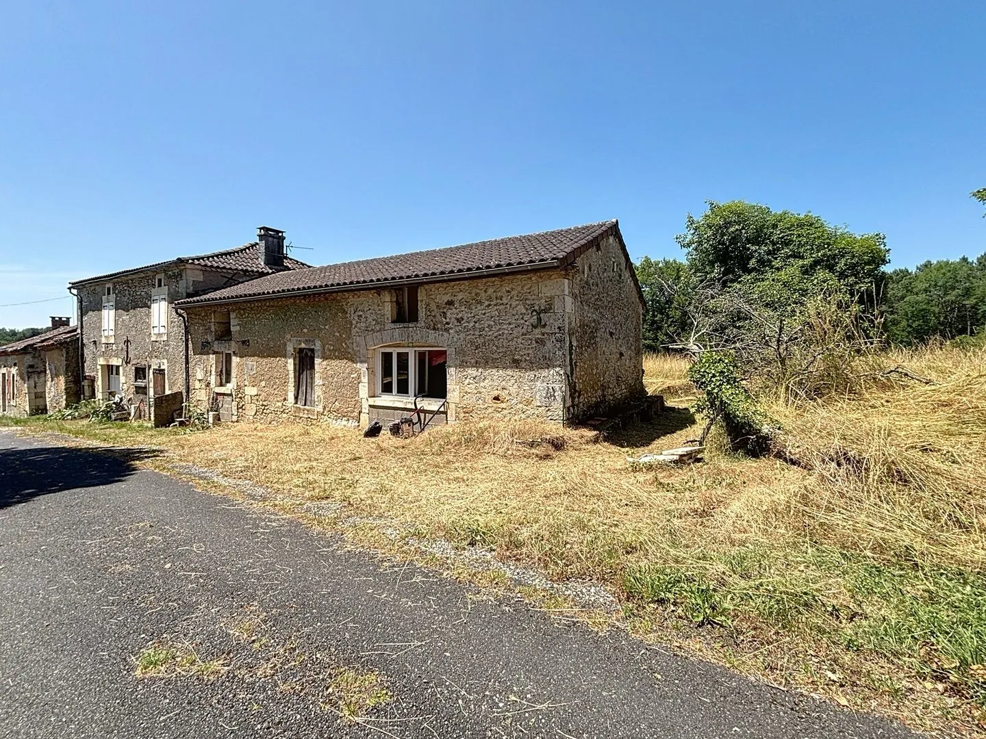 Maison en pierre à rénover à Négrondes, 1100 m² de terrain - Périgord Vert 