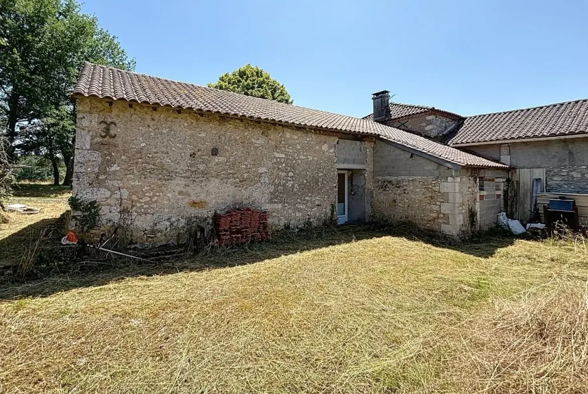 Maison en pierre à rénover à Négrondes, 1100 m² de terrain - Périgord Vert 