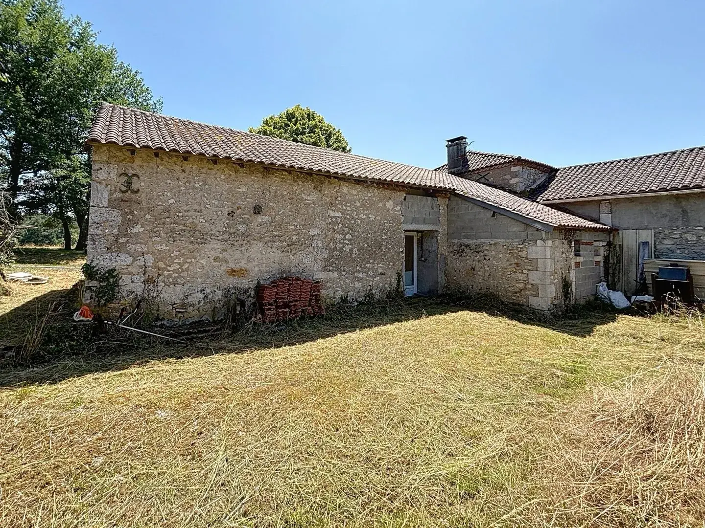 Maison en pierre à rénover à Négrondes, 1100 m² de terrain - Périgord Vert 