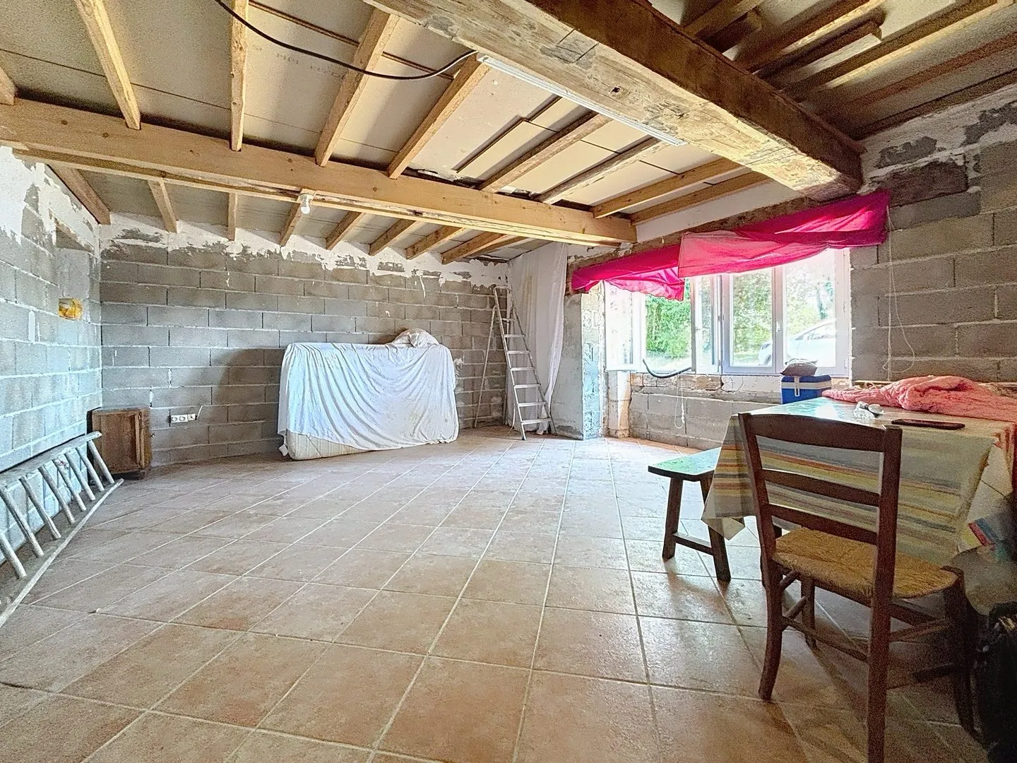 Maison en pierre à rénover à Négrondes, 1100 m² de terrain - Périgord Vert 