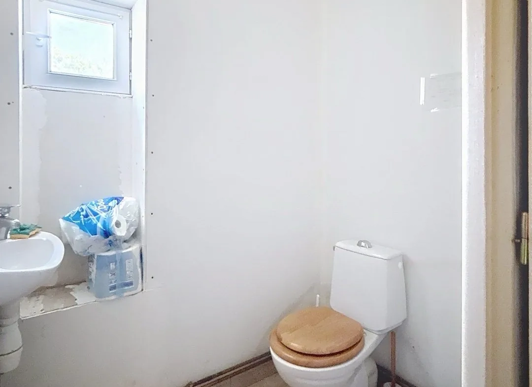 Maison en pierre à rénover à Négrondes, 1100 m² de terrain - Périgord Vert 