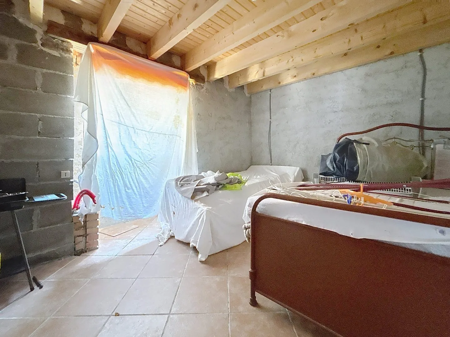 Maison en pierre à rénover à Négrondes, 1100 m² de terrain - Périgord Vert 