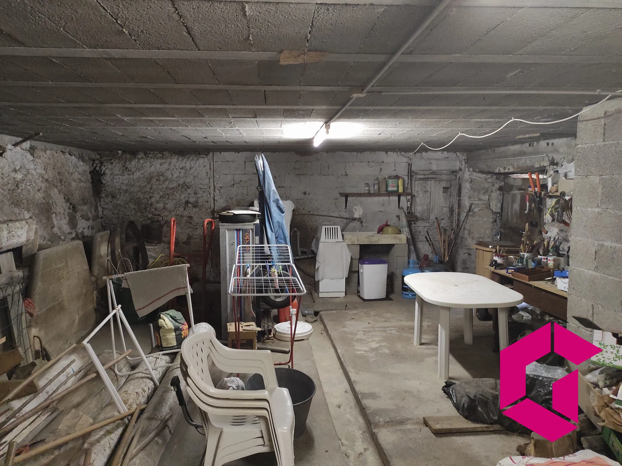 Ancienne ferme en pierres à rénover à Saint-Julien-du-Pinet - 60 m² 