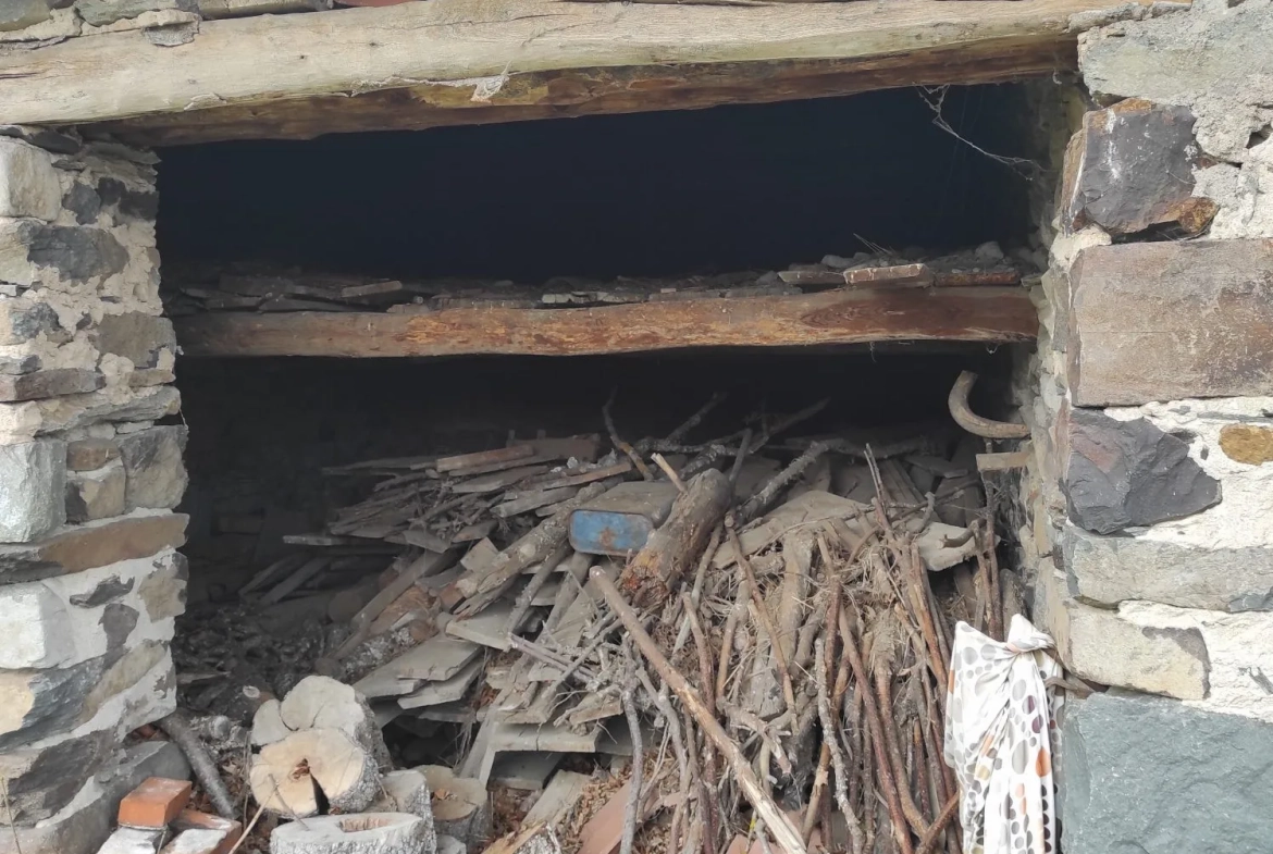 Ancienne ferme en pierres à rénover à Saint-Julien-du-Pinet - 60 m² 