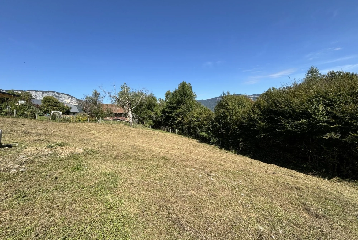 Terrain à vendre à Curienne - 753 m² dans lotissement calme idéal pour construire 