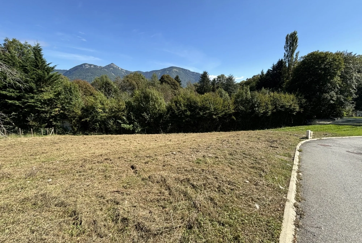 Terrain à vendre à Curienne - 753 m² dans lotissement calme idéal pour construire 