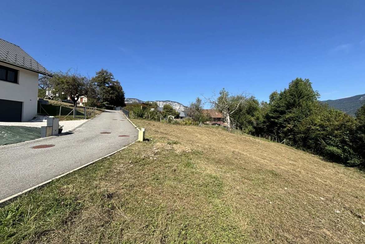 Terrain à vendre à Curienne - 753 m² dans lotissement calme idéal pour construire 
