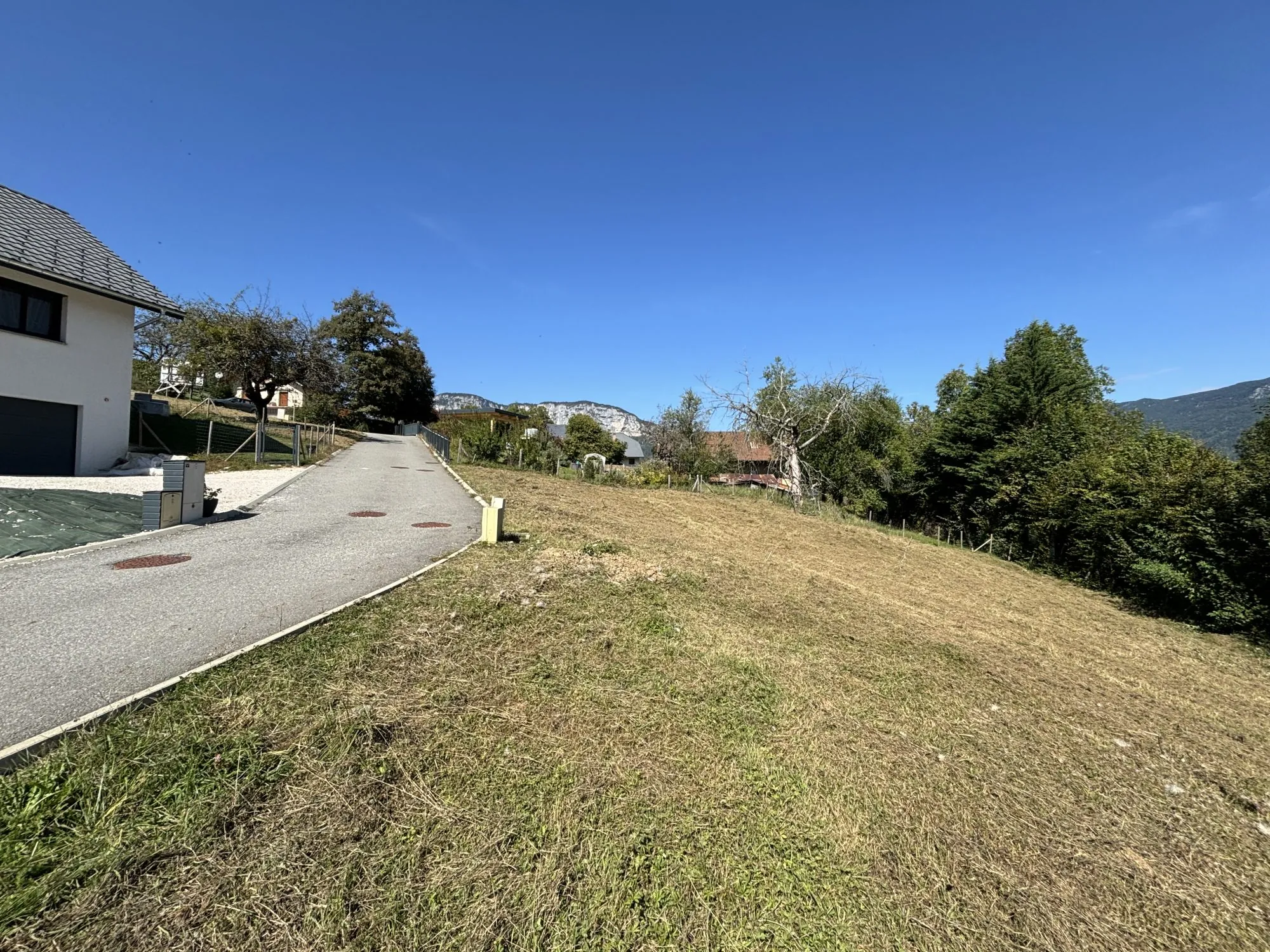 Terrain à vendre à Curienne - 753 m² dans lotissement calme idéal pour construire 