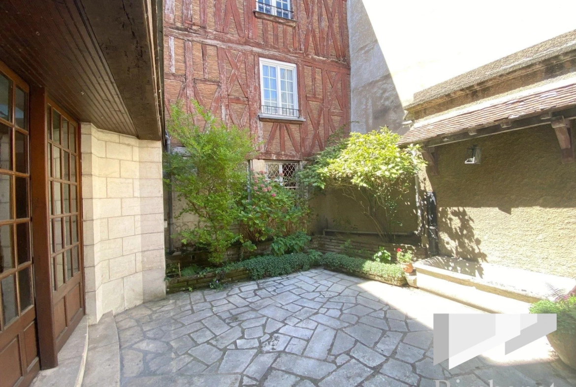 Appartement T2 lumineux de 55,81 m² à Orléans avec vue dégagée 