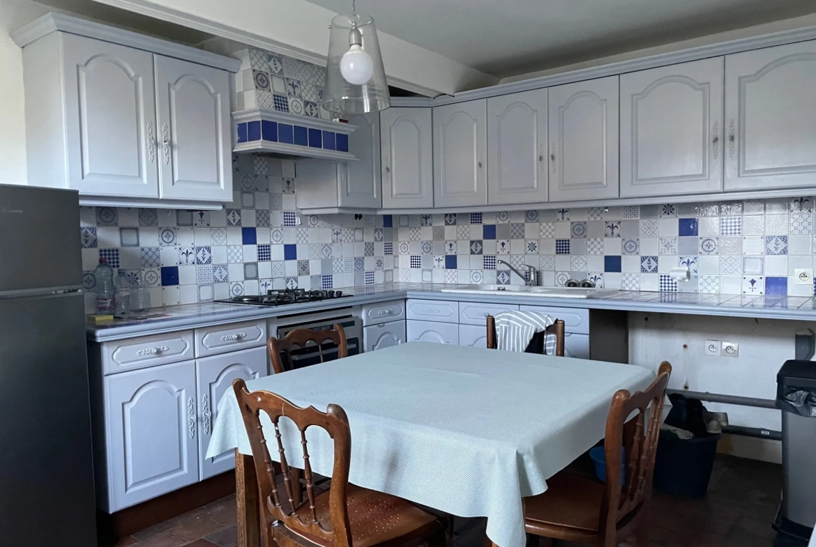 Maison à vendre à Bernay - Charmante maison normande avec dépendance 