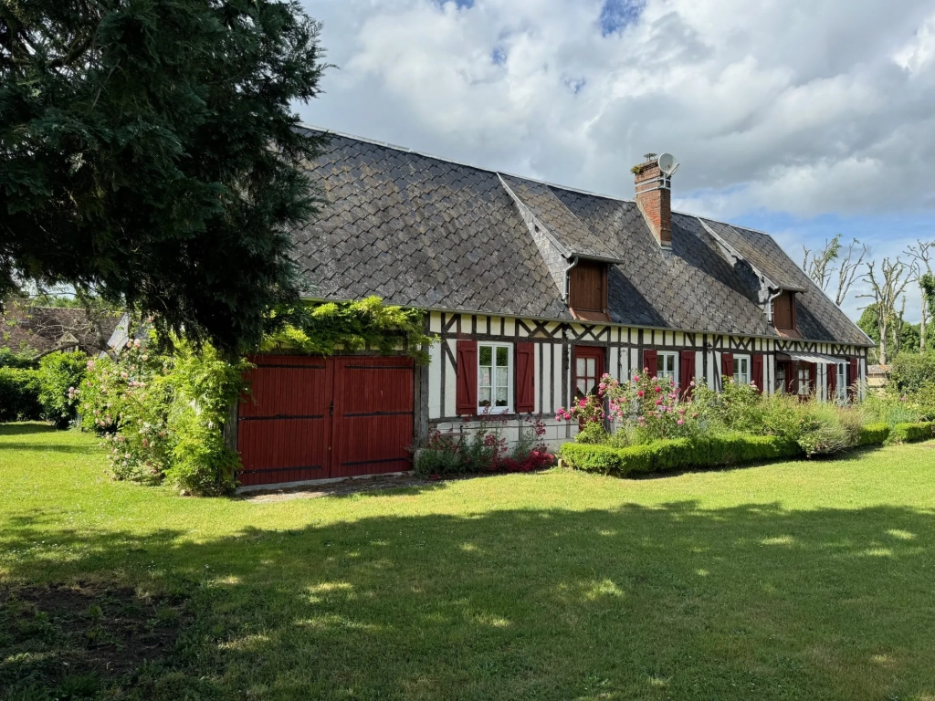 Maison à vendre à Bernay - Charmante maison normande avec dépendance