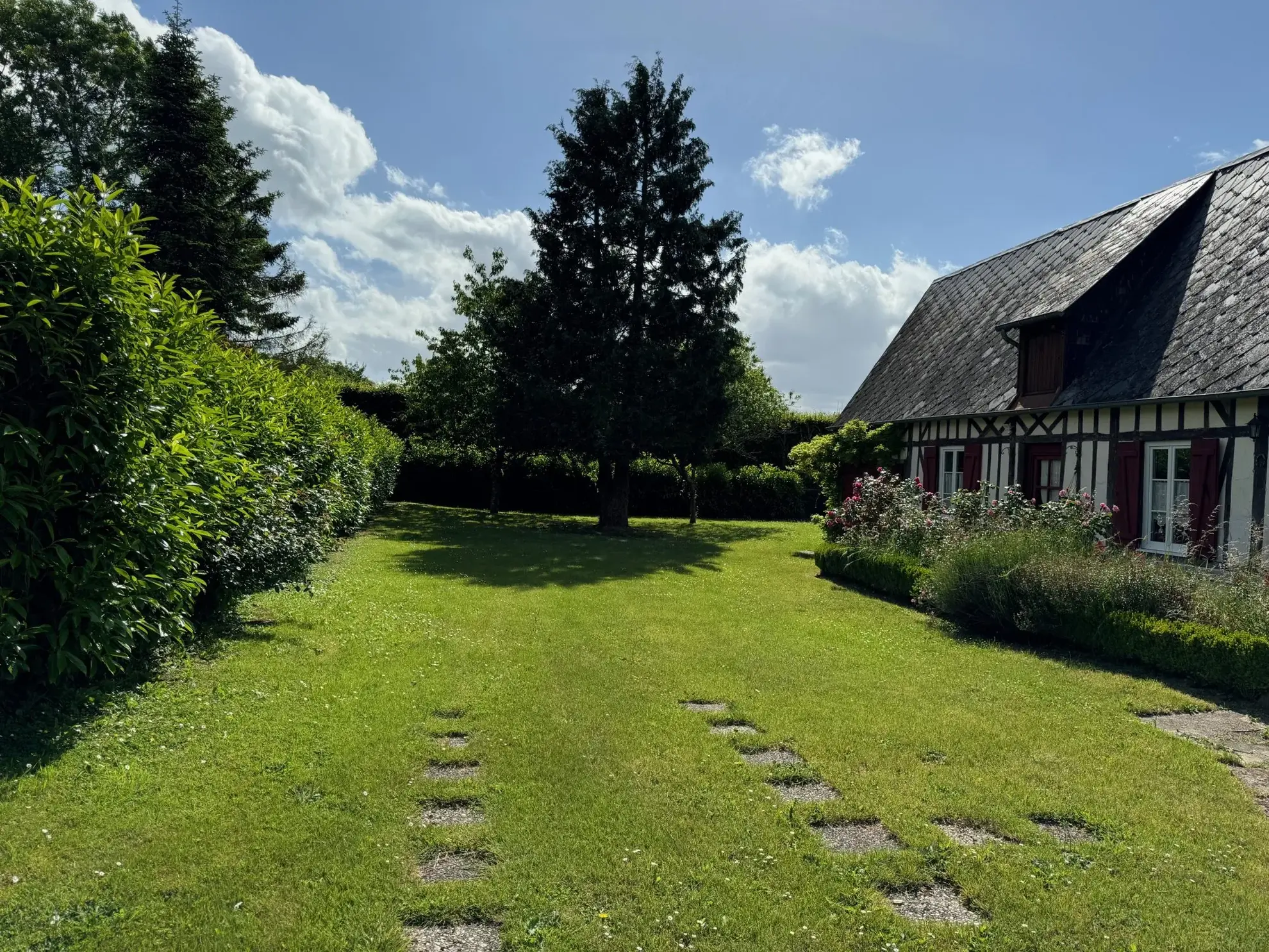 Maison à vendre à Bernay - Charmante maison normande avec dépendance 