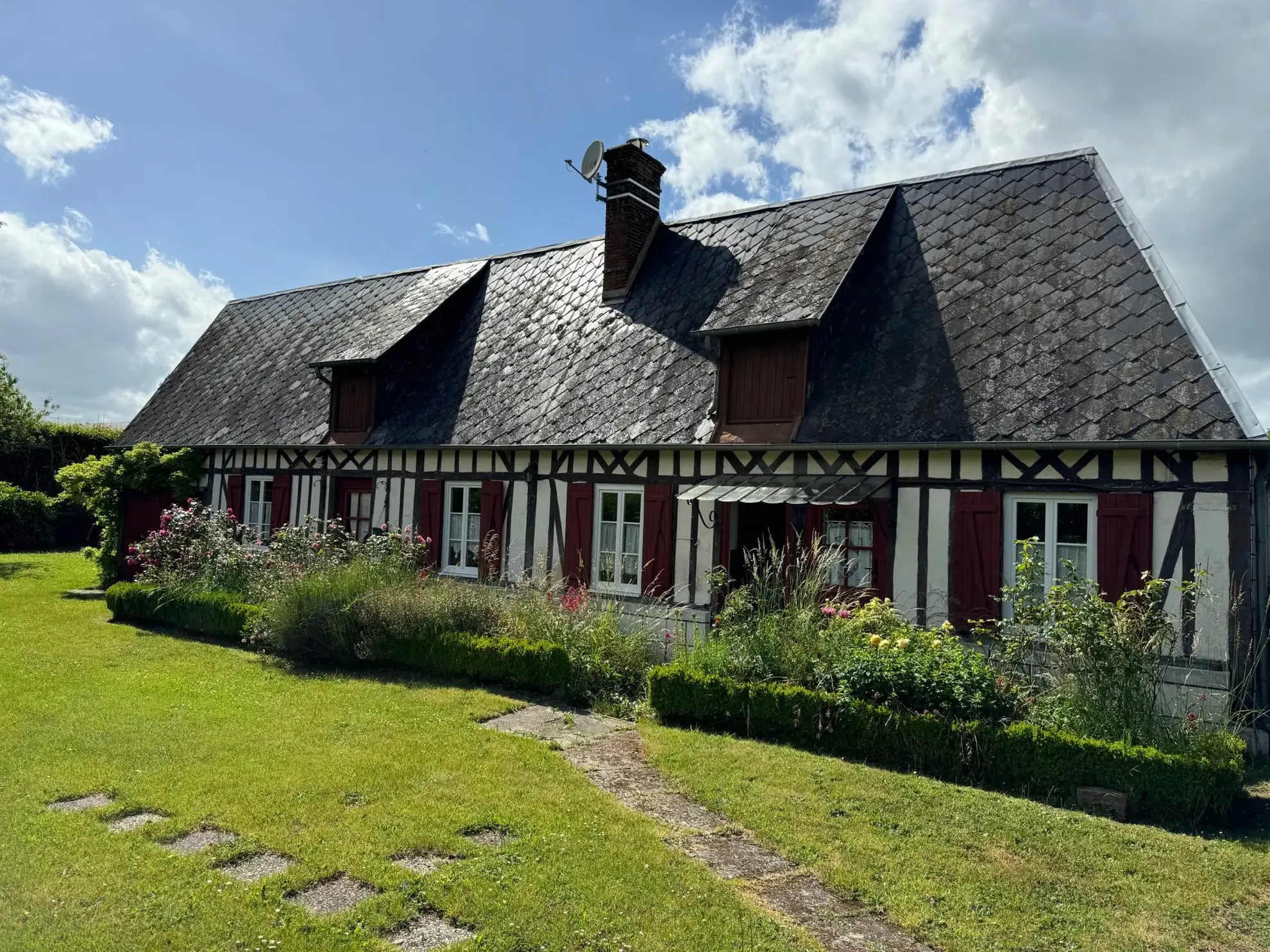 Maison à vendre à Bernay - Charmante maison normande avec dépendance 