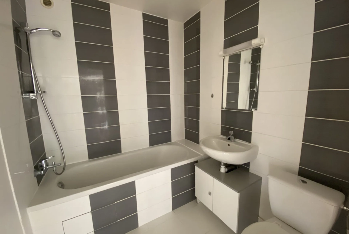 Appartement 2 pièces avec vue dégagée à Évry, proche gare RER D 