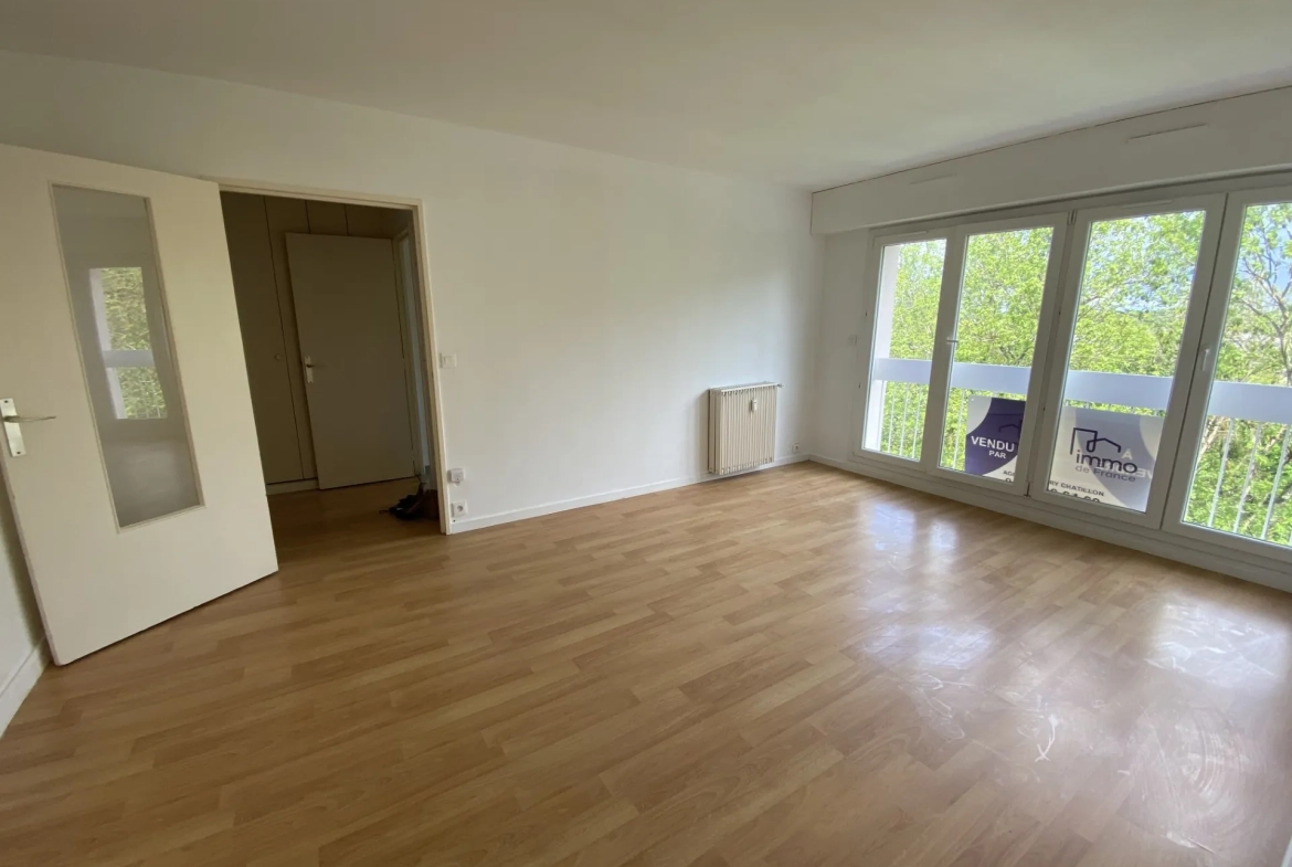 Appartement 2 pièces avec vue dégagée à Évry, proche gare RER D 