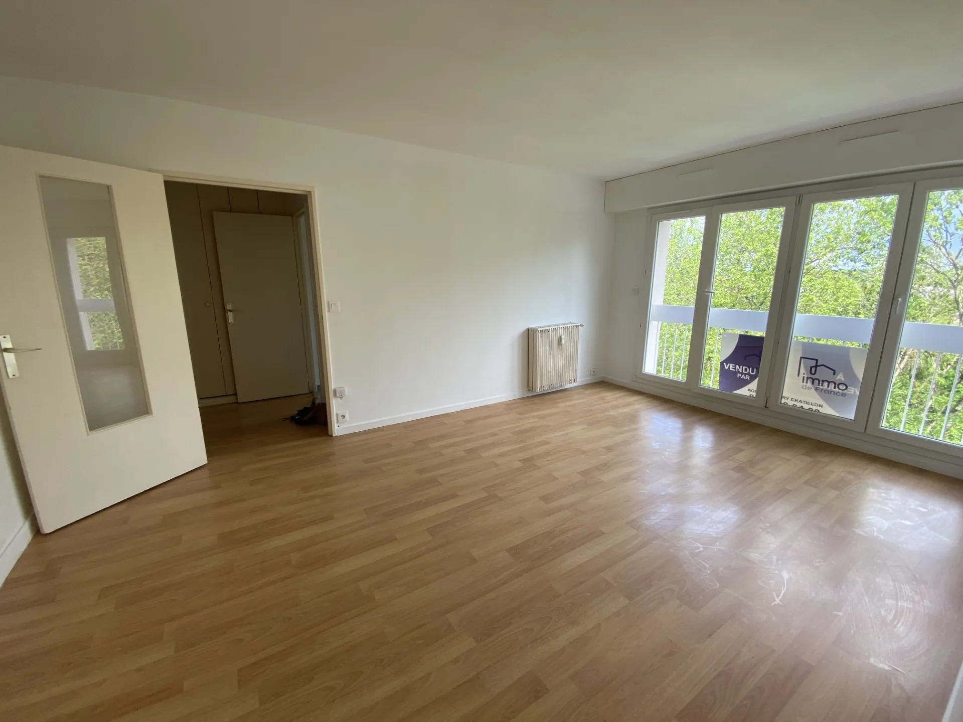 Appartement 2 pièces avec vue dégagée à Évry, proche gare RER D 