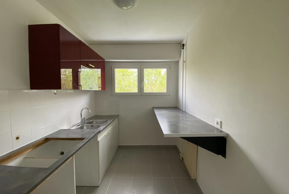 Appartement 2 pièces avec vue dégagée à Évry, proche gare RER D 