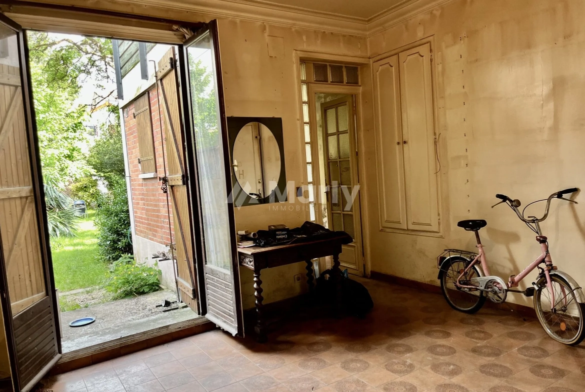 Appartement T2 avec Jardin Privatif à Montreuil - Rénovation Possible 