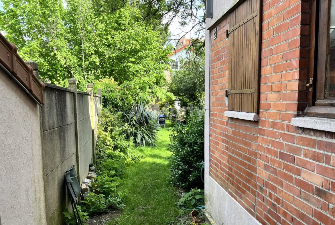 Appartement T2 avec Jardin Privatif à Montreuil - Rénovation Possible 