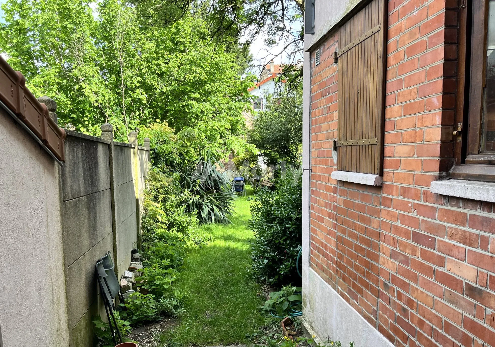 Appartement T2 avec Jardin Privatif à Montreuil - Rénovation Possible 