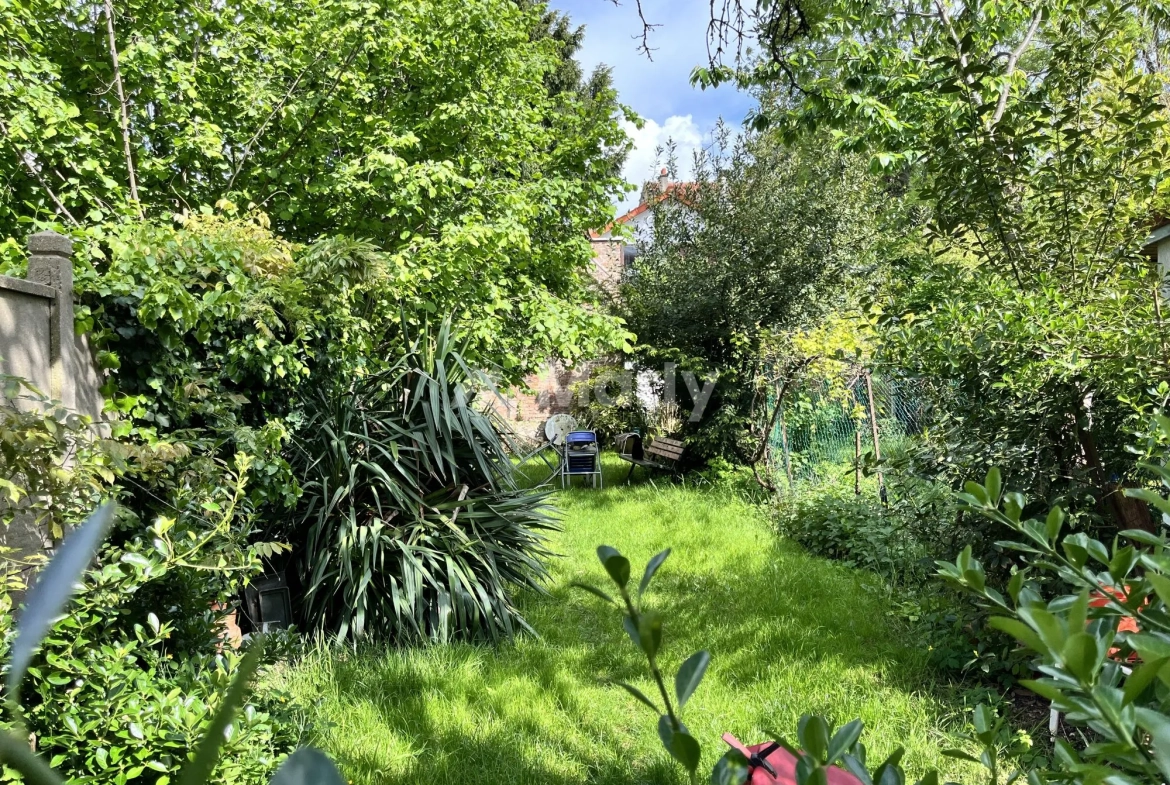 Appartement T2 avec Jardin Privatif à Montreuil - Rénovation Possible 