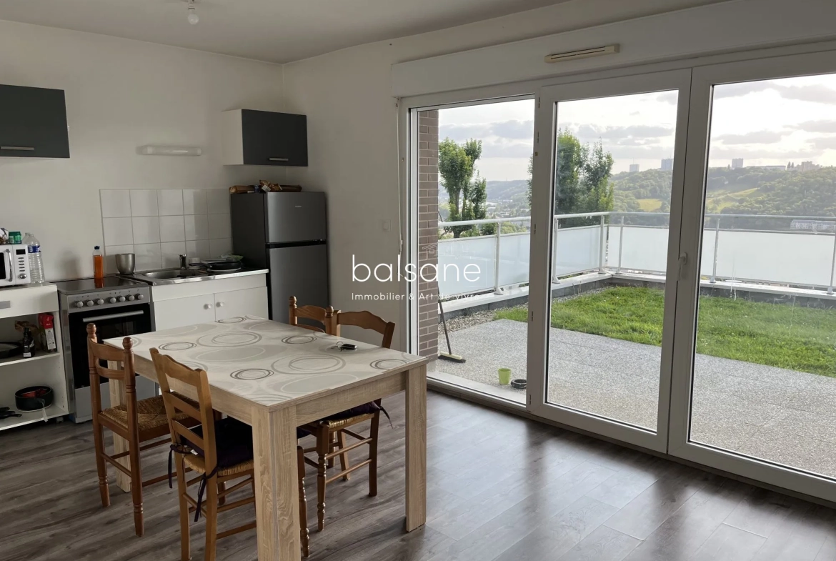 Appartement T2 loué avec terrasse et double parking à Deville-lès-Rouen 