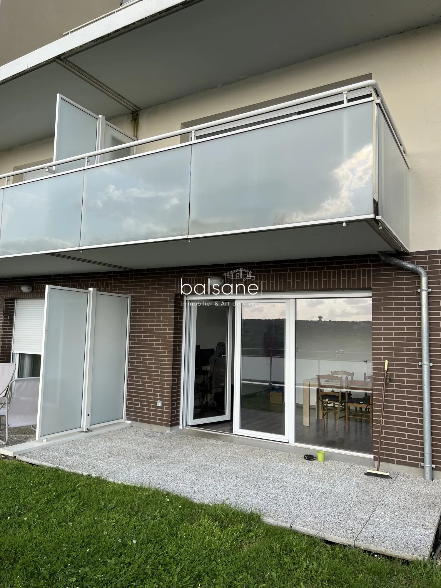Appartement T2 loué avec terrasse et double parking à Deville-lès-Rouen 