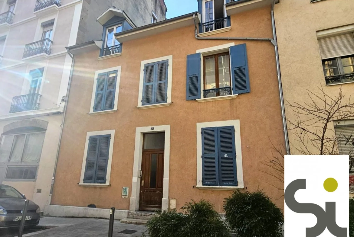 Studio à vendre à Grenoble secteur Estacade - Dernier étage, à rénover 