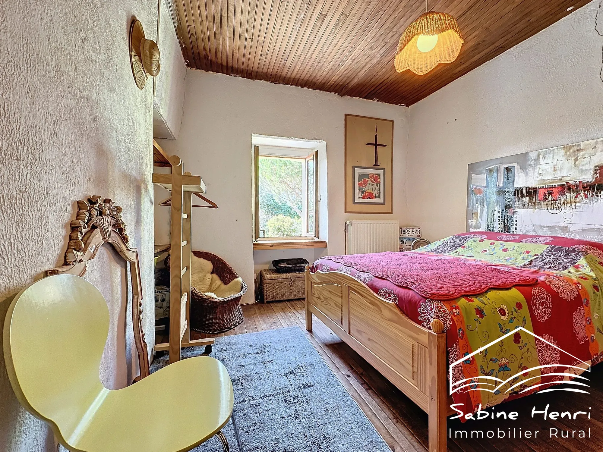 Belle maison de campagne à Séré­nac avec jardin, piscine et dépendance à rénover 
