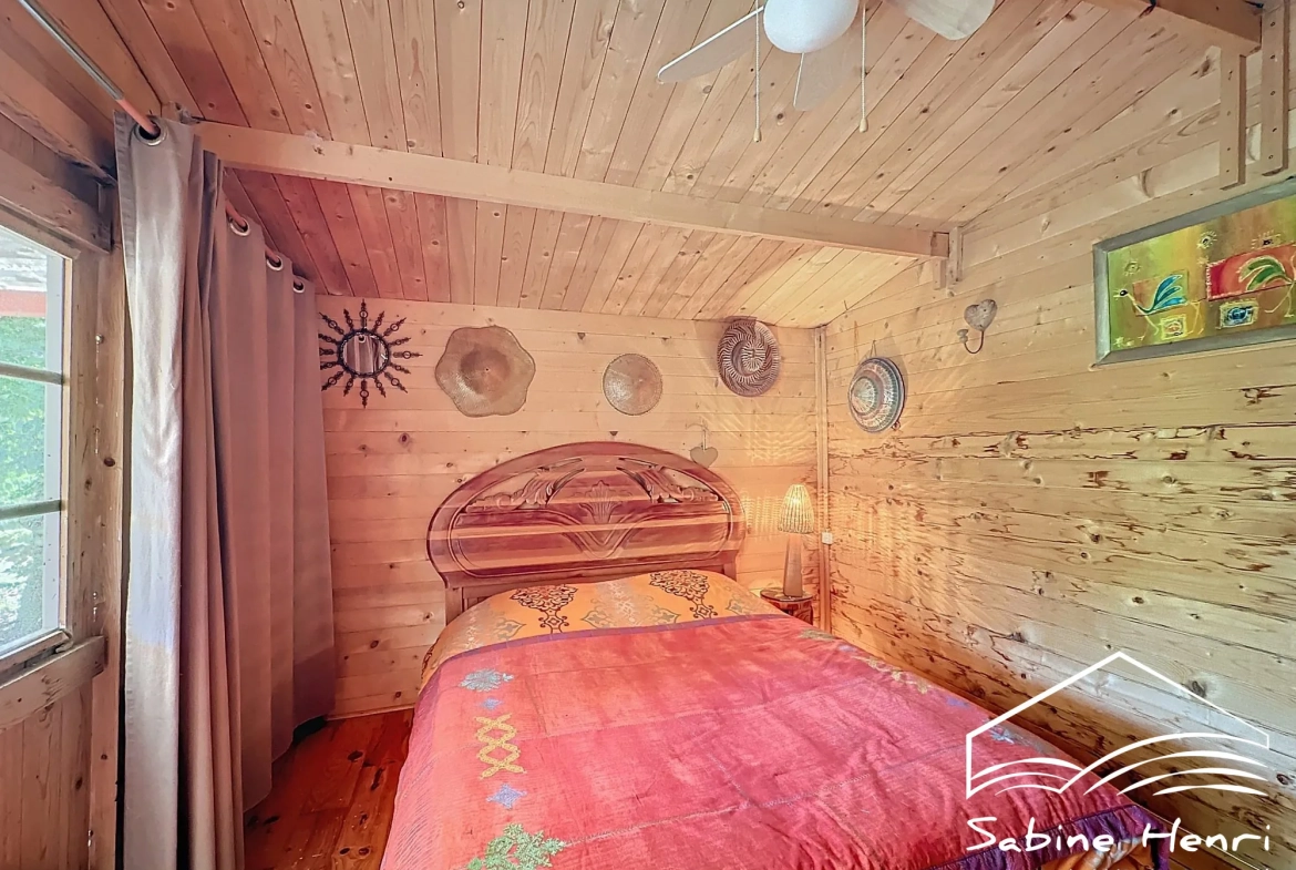 Belle maison de campagne à Séré­nac avec jardin, piscine et dépendance à rénover 