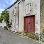 Grange à Saint-Sauvant avec jardin privé, potentiel habitation ou atelier