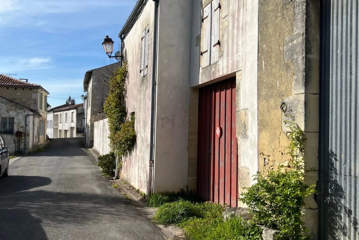 Grange à Saint-Sauvant avec jardin privé, potentiel habitation ou atelier 