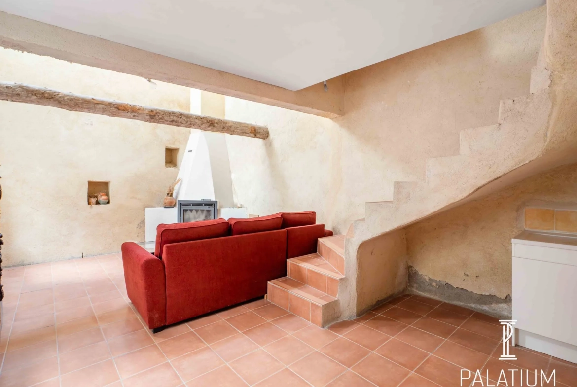 Maison de village rénovée à Pierrevert avec terrasse et cave, vue dégagée 