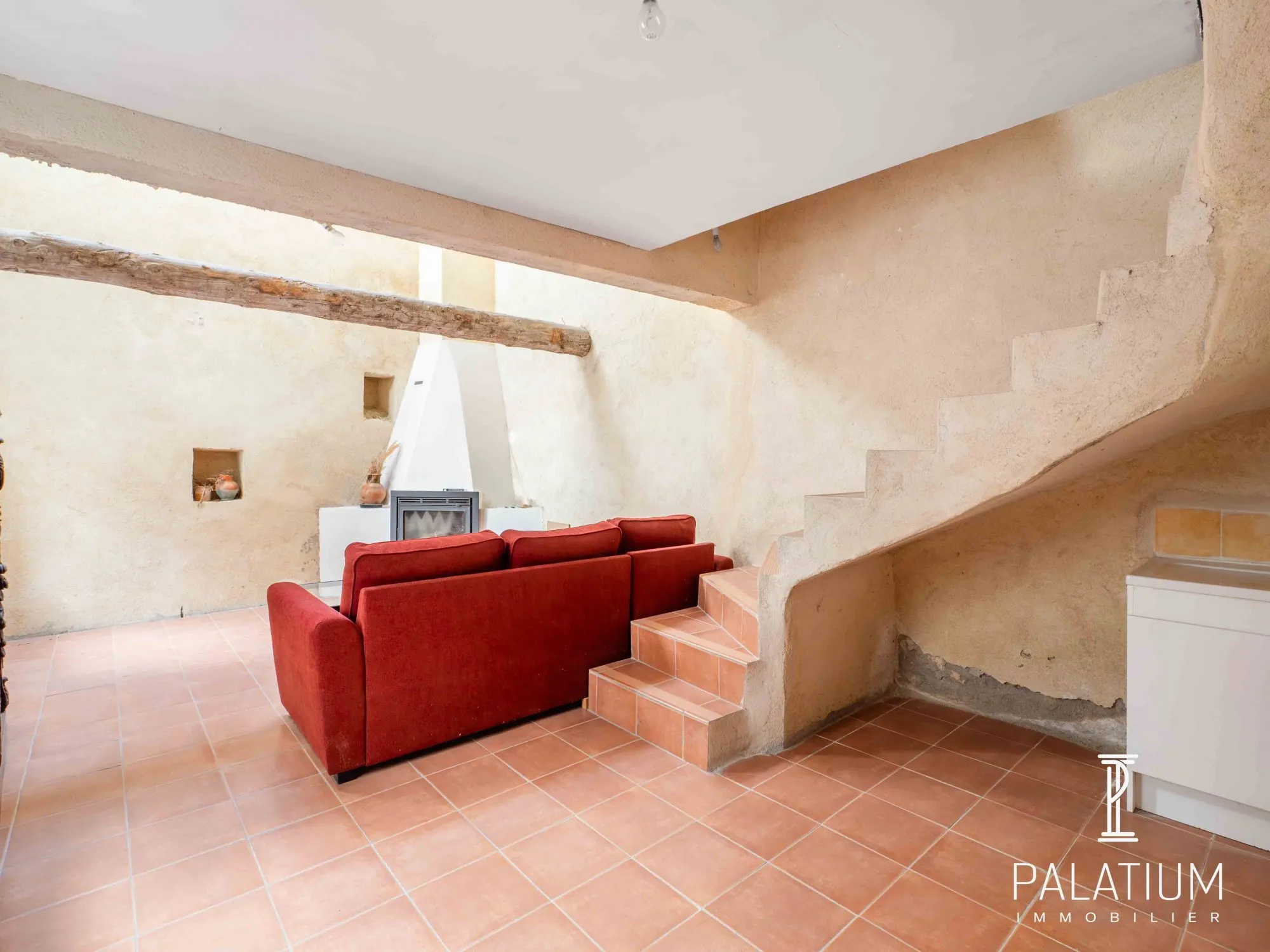 Maison de village rénovée à Pierrevert avec terrasse et cave, vue dégagée 