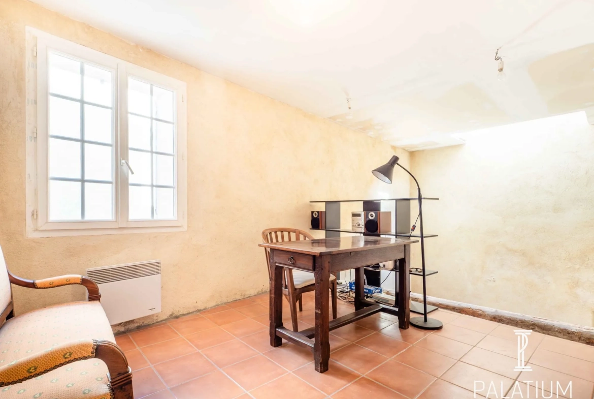 Maison de village rénovée à Pierrevert avec terrasse et cave, vue dégagée 